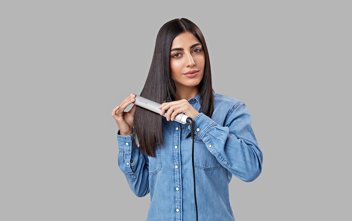 Ne laissez pas l'hiver assécher vos cheveux !
Notre lisseur Hydraluxe diffuse un soin pour préserver le parfait équilibre de l'hydratation tandis que la fonction Hydracare vous offre de magnifiques résultats sans chaleur excessive.