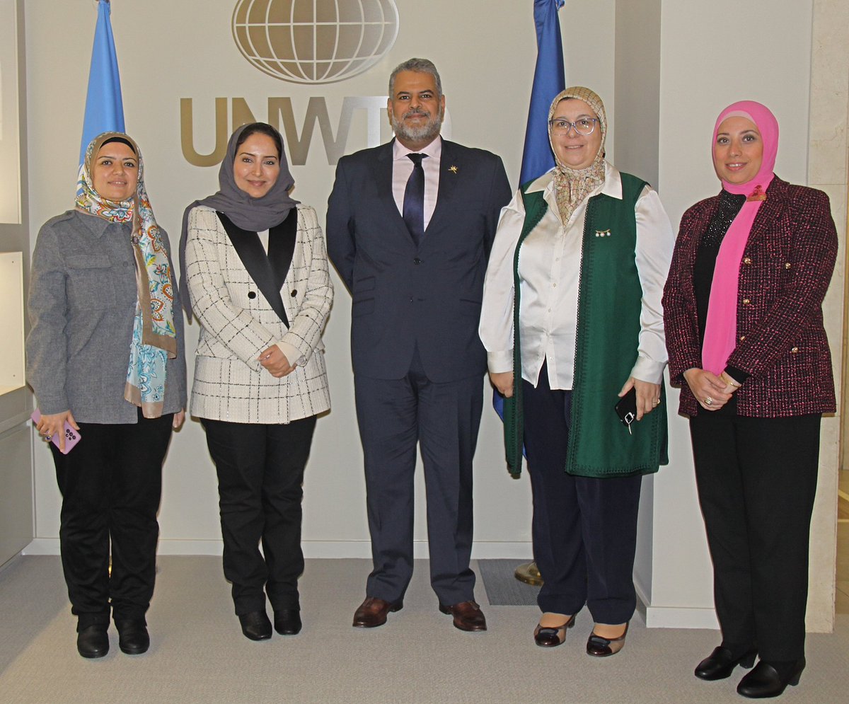 omarsalkathiri's tweet photo. اشكر الاستاذة بسمة الميمان وادارة الشرق الاوسط في @UNWTO على الدعوة الكريمة ، كفاءات عربية مؤثرة وحريصة على تعزيز التعاون وابراز الامكانيات السياحية لدول المنطقة. https://t.co/EKJAwvIqw1