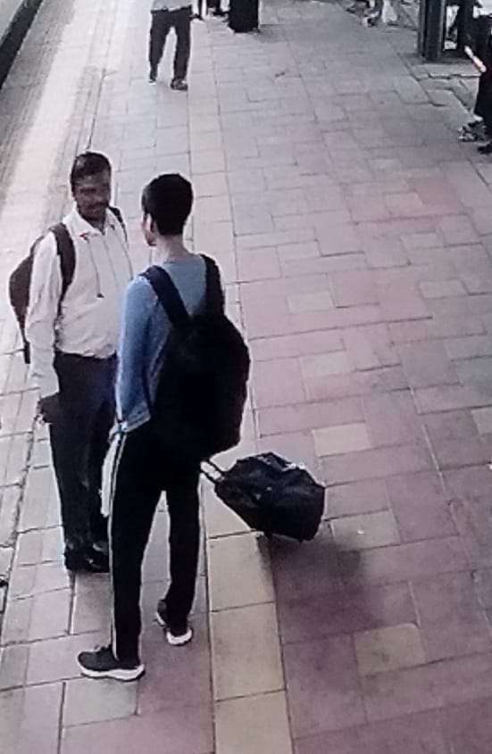 Update: My son was last seen at Borivali PF6, boarding Saurashtra Janta @ 2 20pm, 15 Dec. He was seen talking to this person for sometime on Dadar n Borivali stations.
We seek your help to identify this person to further search our son.
Kindly contact - 92246 76408 / 99874 84203