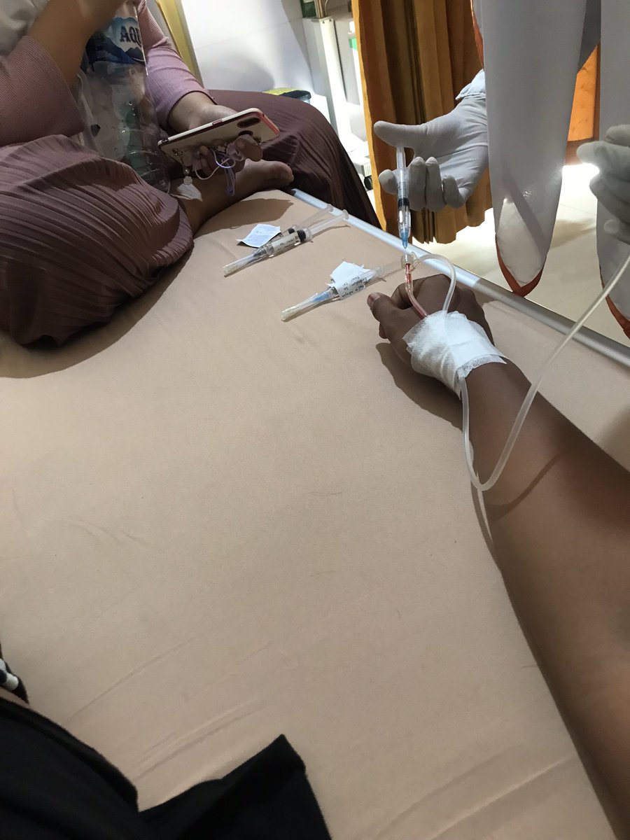 IndraYan's tweet photo. Menutup tahun 2022 dgn bapak dan anak harus opnam dan bolak balik ke IGD, wah mantap.. 😌 https://t.co/c5FKPQUFUp