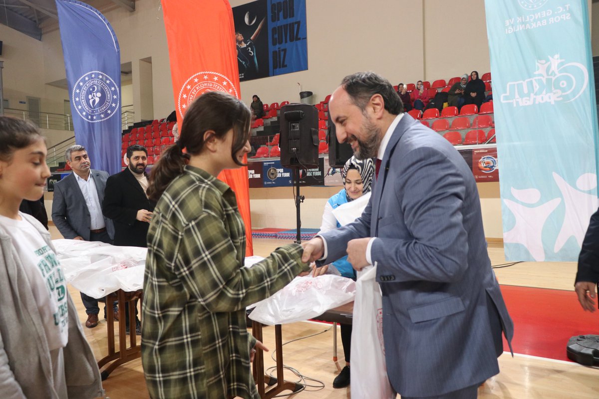 GSB_Kayseri's tweet photo. Sporcularımız malzemelerini Kayseri Milletvekilimiz Sayın İsmail Emrah Karayel'den aldı.
@iekarayel https://t.co/z3qMCh7YOR