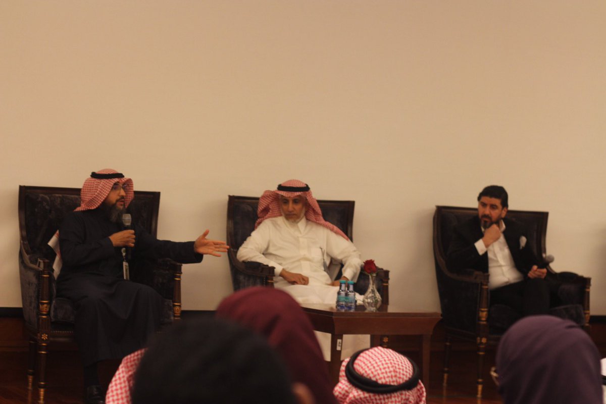 KSAU_HS_COP's tweet photo. بدأت هذه النسخة باستضافة د. عبدالكريم السعيد،  أول الصيادلة القياديين السعوديين في مجال صيدلة المستشفيات حيث شارك مسيرته الخالدة مع طلبة الكلية و أعضاء هيئة التدريس و انتهت بمحاضرة استثنائية في مجال الذكاء الاصطناعي و تسخيره لتطوير الرعاية الصيدلانية من قبل د. عبدالقادر المعين. https://t.co/n3t5Hvf7Pm