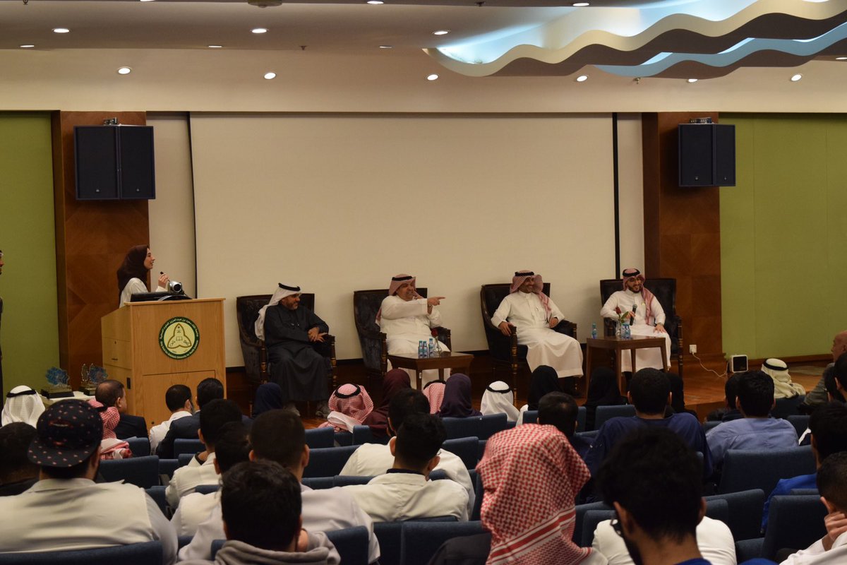 KSAU_HS_COP's tweet photo. بدأت هذه النسخة باستضافة د. عبدالكريم السعيد،  أول الصيادلة القياديين السعوديين في مجال صيدلة المستشفيات حيث شارك مسيرته الخالدة مع طلبة الكلية و أعضاء هيئة التدريس و انتهت بمحاضرة استثنائية في مجال الذكاء الاصطناعي و تسخيره لتطوير الرعاية الصيدلانية من قبل د. عبدالقادر المعين. https://t.co/n3t5Hvf7Pm