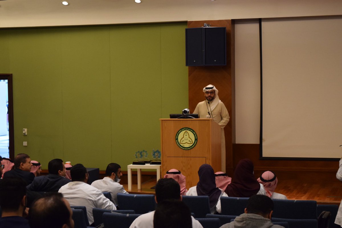 KSAU_HS_COP's tweet photo. بدأت هذه النسخة باستضافة د. عبدالكريم السعيد،  أول الصيادلة القياديين السعوديين في مجال صيدلة المستشفيات حيث شارك مسيرته الخالدة مع طلبة الكلية و أعضاء هيئة التدريس و انتهت بمحاضرة استثنائية في مجال الذكاء الاصطناعي و تسخيره لتطوير الرعاية الصيدلانية من قبل د. عبدالقادر المعين. https://t.co/n3t5Hvf7Pm