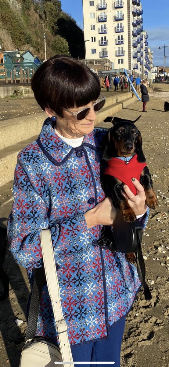 vespagtr1's tweet photo. @Fiddle_Pub_Cat Happy New Year Pub Cat from Ralf the dachshund 👍😎🚢 https://t.co/5hFbEYcdiA