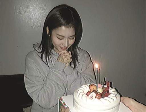 Harshit61444215's tweet photo. Happy Birthday MY LOVE ❤❤
#겨울에_태어난_원스들의_샛별이
#AlwaysHereForSana     
#SANA #사나 #サナ #TWICE
 #HappyBirthdaySana https://t.co/hYBgZ40Wgu