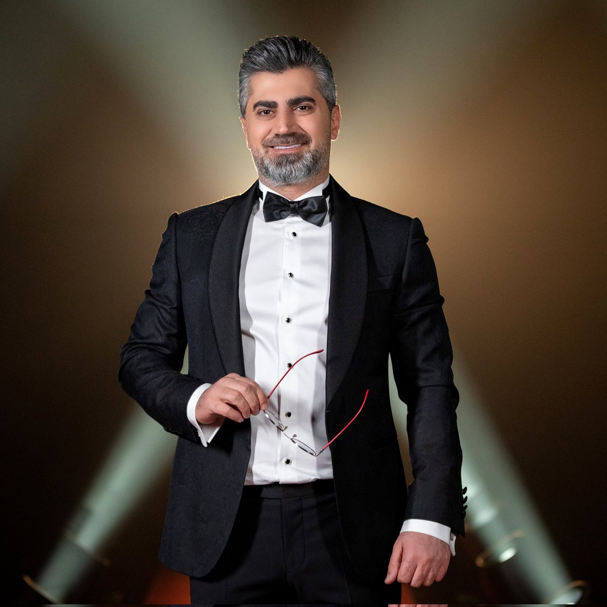 ari_khorsheed's tweet photo. New chapter!
#familyfeud #familyfeudkurd #pirs100 https://t.co/Hkq4PLLcKj