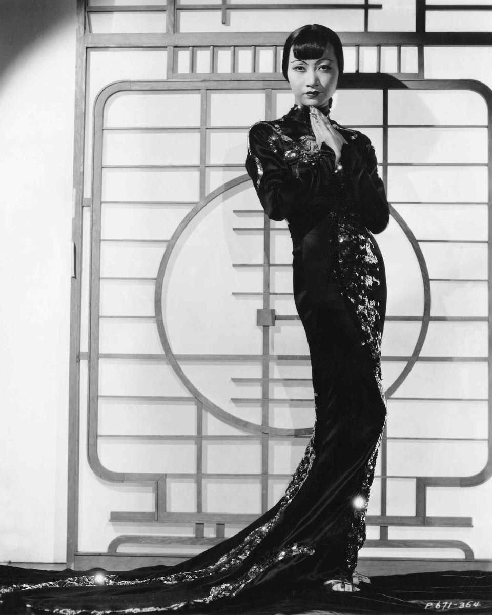 metmuseum's tweet photo. Taking our #NYE sparkly-dress-inspiration from Anna May Wong, who this year became the first Asian American to be featured on US currency—a highlight of 2022. ✨

A pioneering actor, Wong wore this dress for her role as Tu Tuan in the 1934 film "Limehouse Blues."

📸 @GettyImages https://t.co/LWTgQOBACb