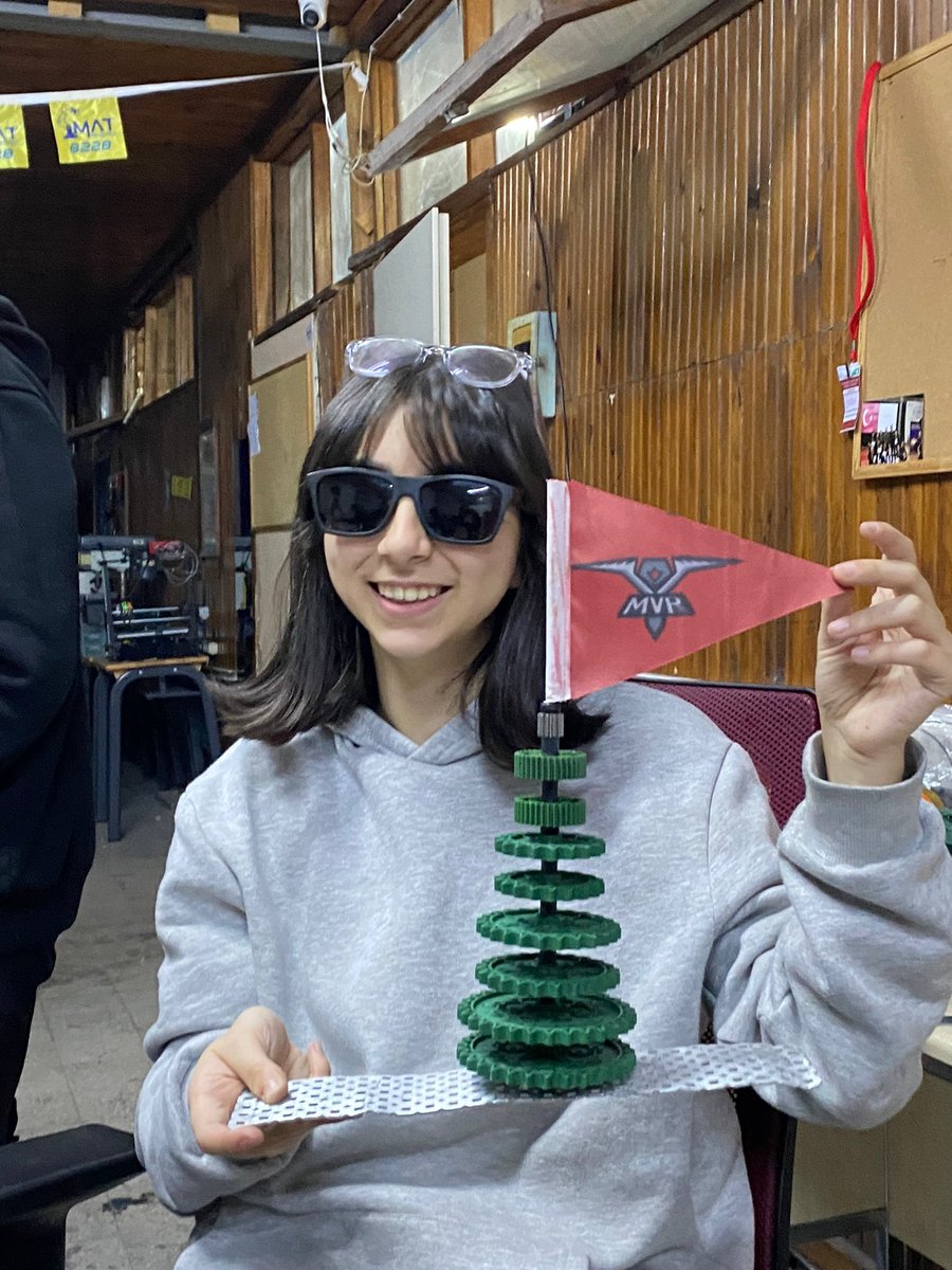 Çalışmalarımızın bugün son gününe geldik🎉🎉
Yarın sonucumuzu paylaştığımız videoya hepinizi bekleriz. <a href="/EducatRobotics/">Educat Robotics #VEXRobotics</a> <a href="/mackamtal1945/">YTÜ Maçka MTAL</a> <a href="/mehmet7573/">Mehmet Ozdemir</a> #educatrobotics #mvr #34035A #spinup #vexroboticsturkiye