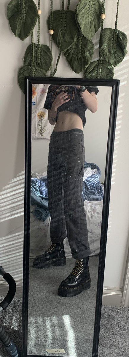 butch_mothman's tweet photo. the fit has been checked (my home is full of 7 dollar thrift shop mirrors) https://t.co/3oHhI22TaZ