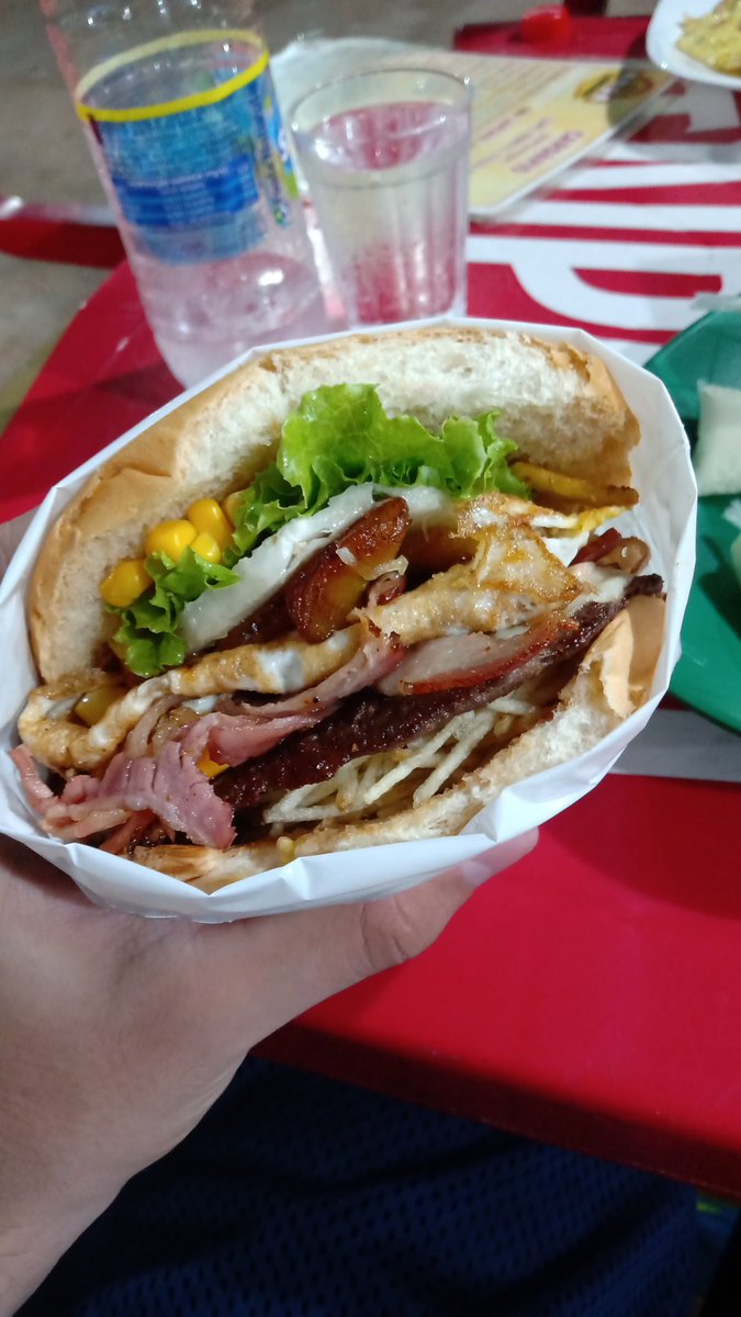 chefdangalhardo's tweet photo. Agora.

Neste Exato Momento.

Sem pestanejar.

Amassaria esse X-Tudo? https://t.co/sF2gYxoa5B