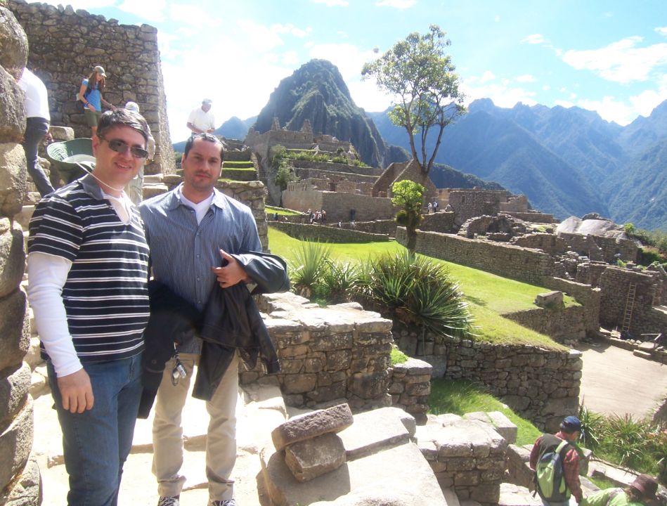 panamapapers22's tweet image. Miren cómo viajaban los funcionarios de la ATTT con directivos de la empresa alemana de las placas, por Machu Pichu y Cusco, todos los gastos pagos, en "viaje de negocios" (para sus propios bolsillos). Desde allí la empresa es la única en ganar licitaciones públicas. QUE ASCO!!!