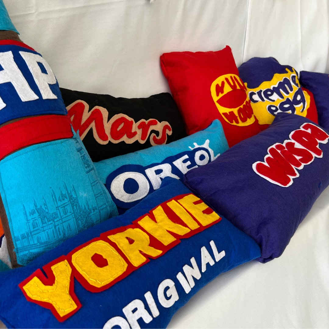 Kingshottsch's tweet photo. As it's the time to enjoy eating up all those Christmas chocolate treats, it brought to mind some of the amazing textiles made by our pupils last year... 

#kingshottschool #chocolate #christmas https://t.co/V2huURD7hy