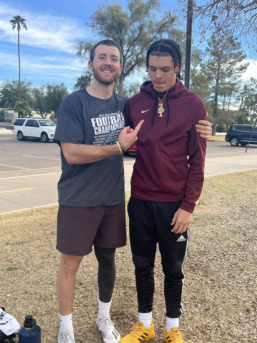 4rvsos's tweet photo. Love watching these boys throw @Elev8QBacademy @_coachduck🏈
Always nice to see and chat with the other #Elev8 QBs and parents, their knowledge is invaluable ❤️
@chris_arviso 🤩 #thatsmyQB #arviso12 #arvisoii🥰 https://t.co/DO65yh2Zu4
