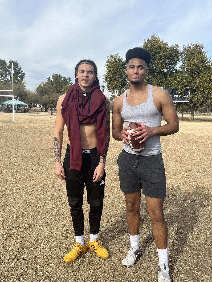 4rvsos's tweet photo. Love watching these boys throw @Elev8QBacademy @_coachduck🏈
Always nice to see and chat with the other #Elev8 QBs and parents, their knowledge is invaluable ❤️
@chris_arviso 🤩 #thatsmyQB #arviso12 #arvisoii🥰 https://t.co/DO65yh2Zu4