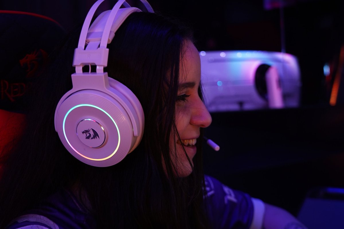 A felicidade estampada no rosto de quem tem um setup @redragonbrasil para chamar de seu! 🥰

#Redragon #ADona