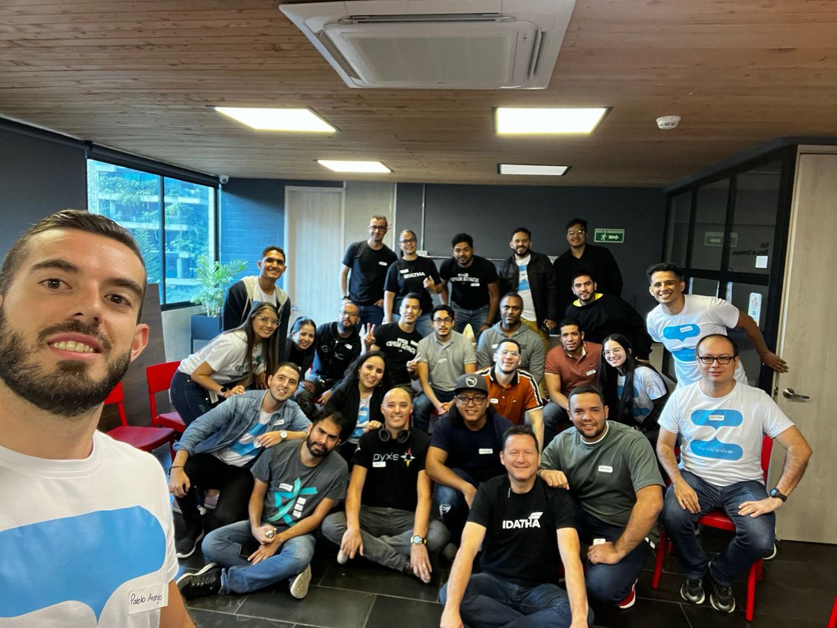 Pyxisportal's tweet photo. El intercambio en los temas que nos ocupan 💪🏻
En el #PyxisOpenSpace debatimos temas que nos interesa poner sobre la mesa para cuestionar nuestros procesos y buscar la formas de mejorarlos 🙌🏻 https://t.co/r0VWBTQHnw