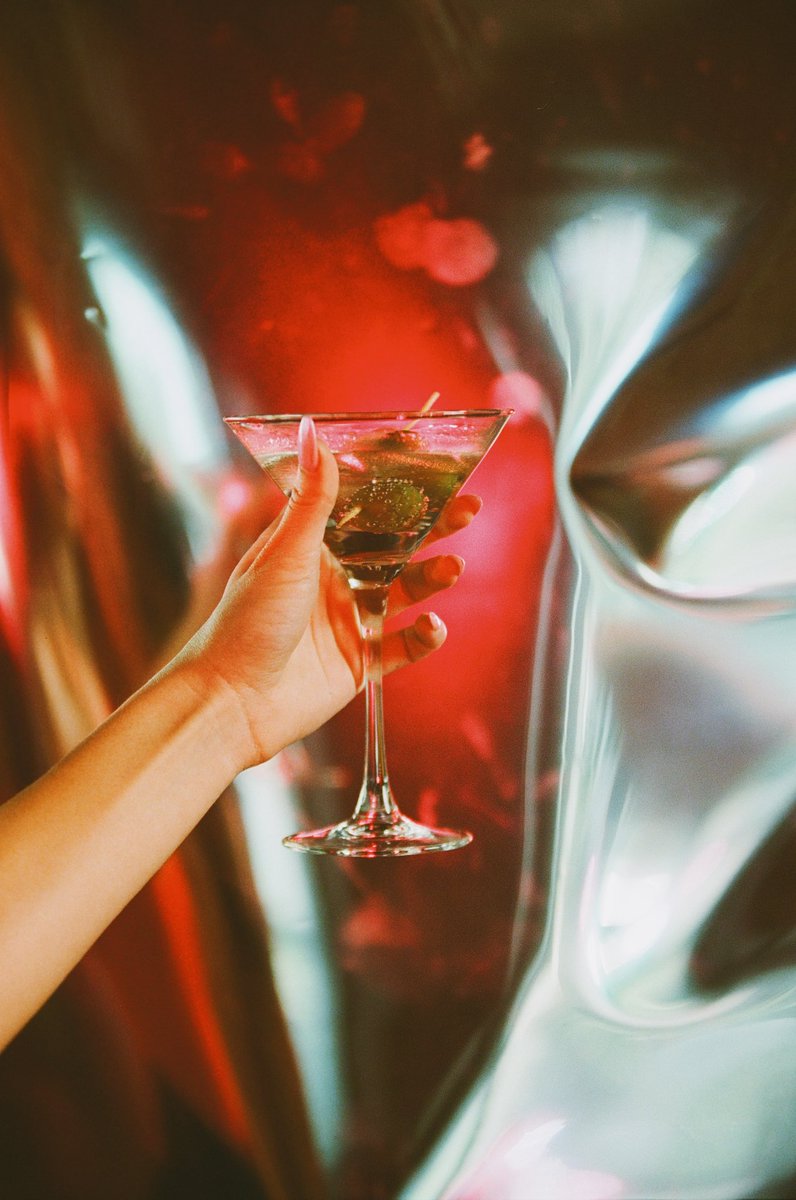 natalieallenco's tweet photo. 🍸 🎞️ https://t.co/QeXolkOhma