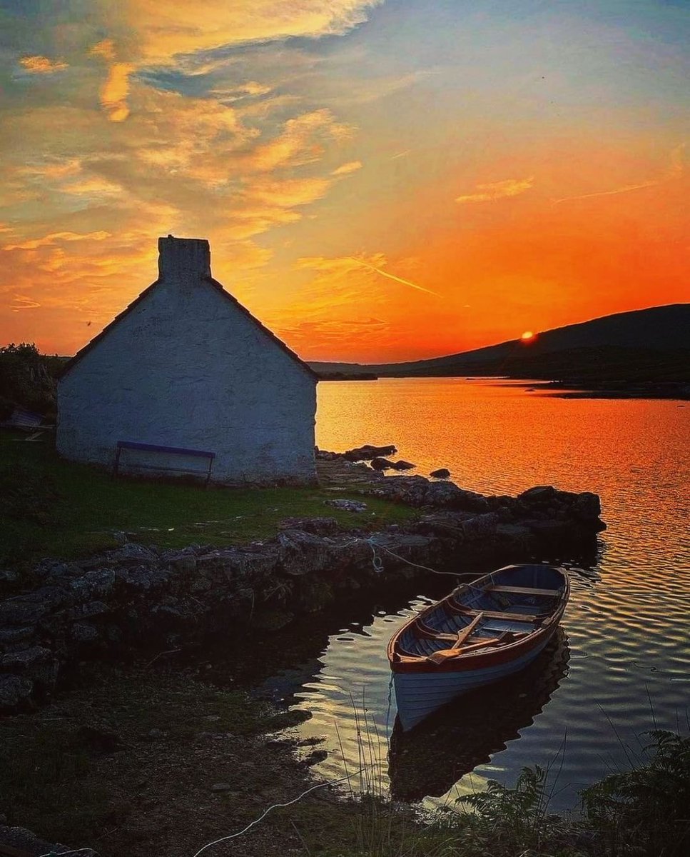 Magical Connemara... 🌅🚣‍♂️🏠😍

📸 IG/ michele_galwaysnap
📍 Screebe, Connemara

#Magical #Dreamy #Idyllic #FishingHut #Sunset #PicOfTheDay #AmazingPlaces #Screebe #Connemara #Galway #Ireland #VisitGalway