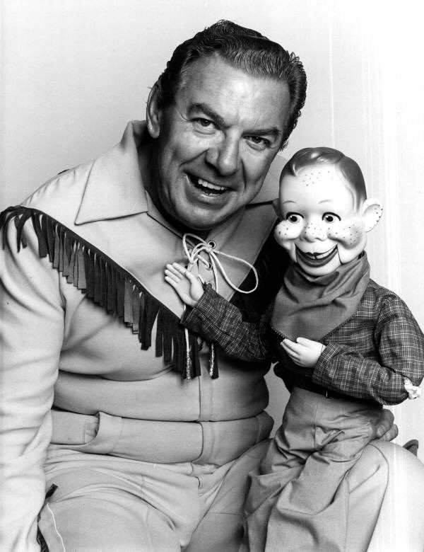 GeorgeWhitty's tweet photo. @georgehahn And how does he explain this picture of him from 1948: https://t.co/fmMmxZrHCg