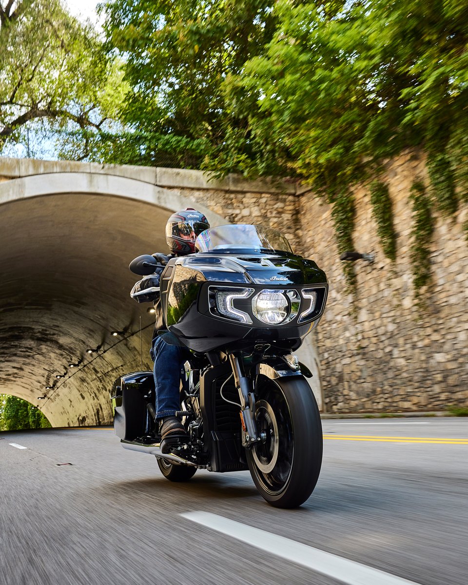 indianmotocycle's tweet photo. Big muscle, made for big riding. #ChallengerLimited

If 108 liquid-cooled cubic reasons to believe us isn't enough, try the inverted front end and dual 320mm Brembo discs up front.

#indianmotorcycle https://t.co/nx2X65ImEW