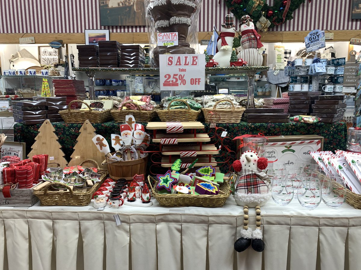 BrummersChoc's tweet photo. We will have our Christmas merchandise on sale all week long! 25% OFF 📢💲 https://t.co/8ij0TRfcfv