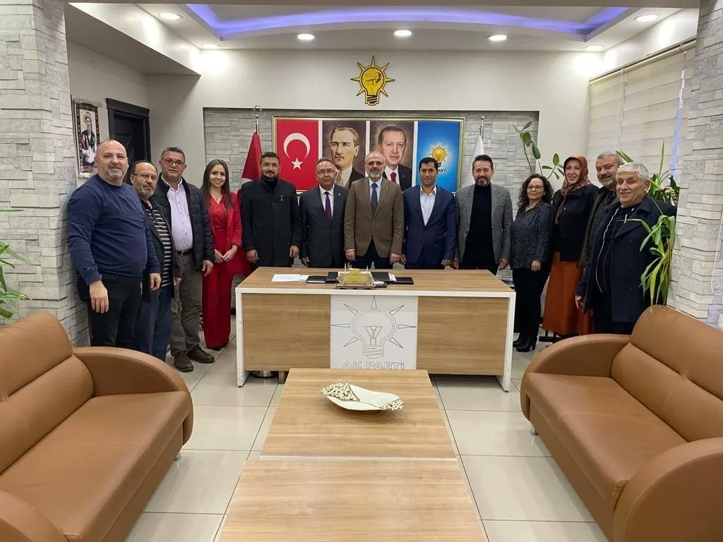 AKEfelerKadin's tweet photo. AK Parti Efeler İlçe Başkanlığımıza; Memur-Sen İl Başkanı Sn. Ali Aygül ve Yönetim Kurulu Üyeleri Ziyarette Bulundular.

Memur-Sen İl Başkanı ve değerli yönetimine nazik ziyaretleri için teşekkür ederiz. https://t.co/jQU1a2vZoZ