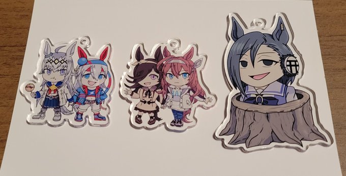 アクキー実物です!上の穴に銀のナスカンがつきます! 