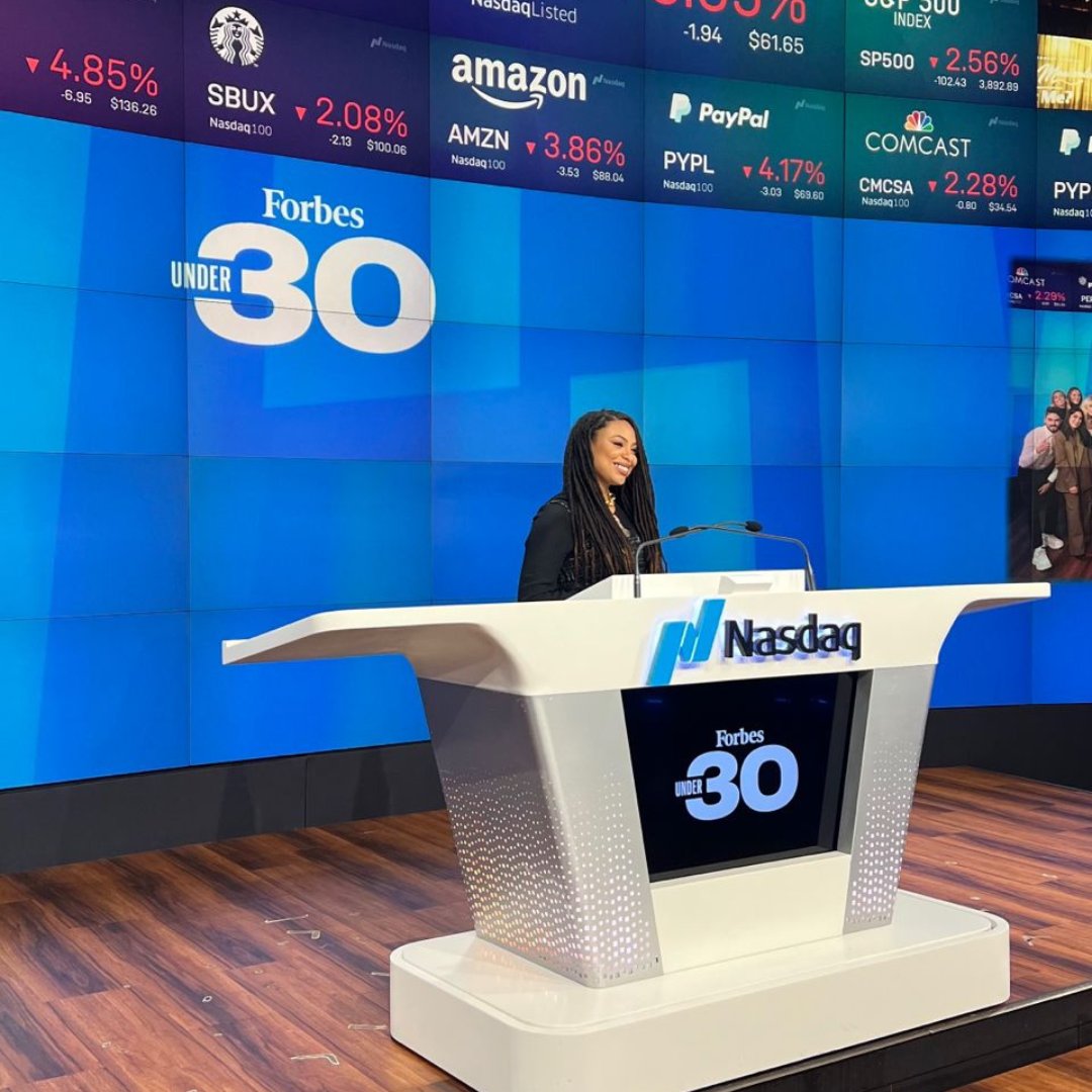 blackambitionpz's tweet photo. What a way to end the year! 2022 Black Ambition Prize Winner @_gildform was named on the @forbes 30 under 30 list and was asked to ring the NASDAQ closing bell!

Learn more: https://t.co/BYxfowUzkP

#blackambition #gildform #nasdaq https://t.co/U9jUNKi2SD