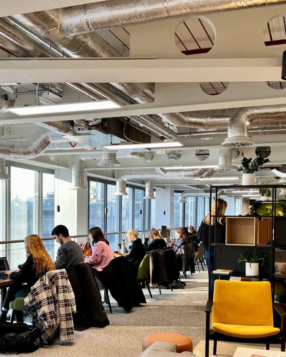 XchgSpaces's tweet photo. New year, new workspace?⁠
⁠
Want to work from your own dedicated desk in 2023? Drop us an email to enquire about our permanent desk options: xchgsales@xchgspaces.com 📩⁠
⁠
(*T&amp;Cs apply)⁠

📸 Kirsty Butcher
⁠
#xchgspaces #futureofwork #coworking https://t.co/efZBagUkVm
