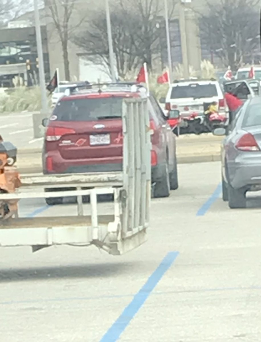 dusty_stanfill's tweet photo. Fans are arriving and already tailgating at the @AZOLibertyBowl!! #LibertyBowl #KANvsARK @KU_Football @RazorbackFB https://t.co/hcvbnVl8MI
