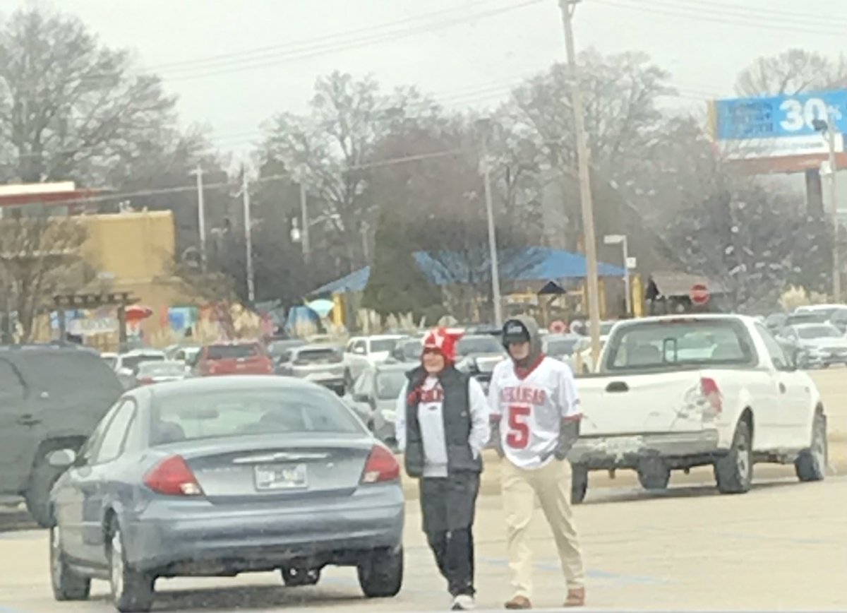 dusty_stanfill's tweet photo. Fans are arriving and already tailgating at the @AZOLibertyBowl!! #LibertyBowl #KANvsARK @KU_Football @RazorbackFB https://t.co/hcvbnVl8MI