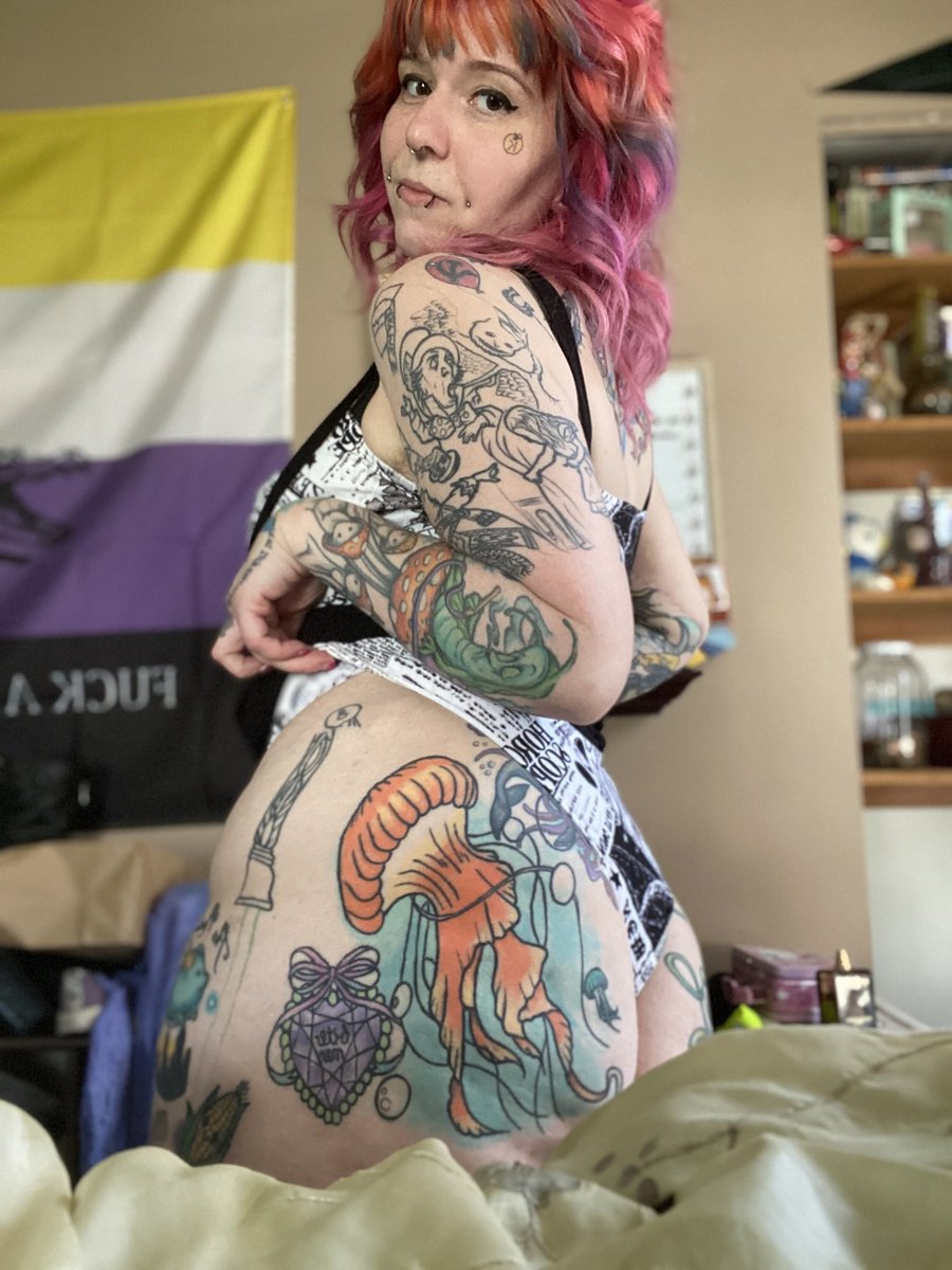 It’s the last hump day of the year, how are you celebrating? My OF is still half off 😉

Here’s one of my best butt pics this year.