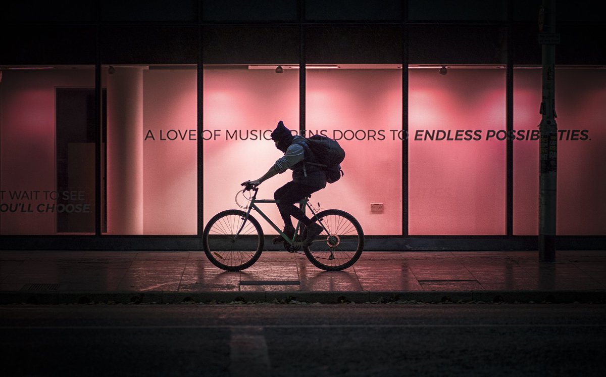 Cycling
.
#manchester #streetphotography #ambient #light #silhouette