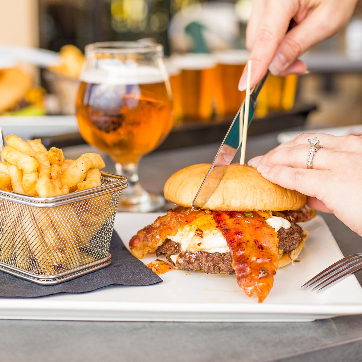MuckandFuss's tweet photo. A burger won't go bacon your heart. ❤️🥓

🍔: Scapegoat Burger - Locally crafted Goatilicious Farms goat cheese, hand-pressed beef patty, bacon, and spicy pepper jelly all on a fresh-baked Naegelin’s bun. https://t.co/aQDf40b9oB