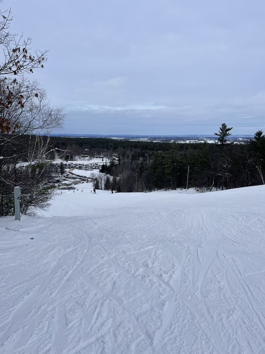 The <a href="/OCDSB/">OCDSB</a> international students went skiing and snowboarding this week.  Lots of fun for all who participated. We had many beginners who all improved so much. Another successful day on the slopes. <a href="/OCENETOttawa/">OCENET 🇨🇦 @OCDSBs International Learning Partner</a> <a href="/capsiacepi/">CAPS-I</a>