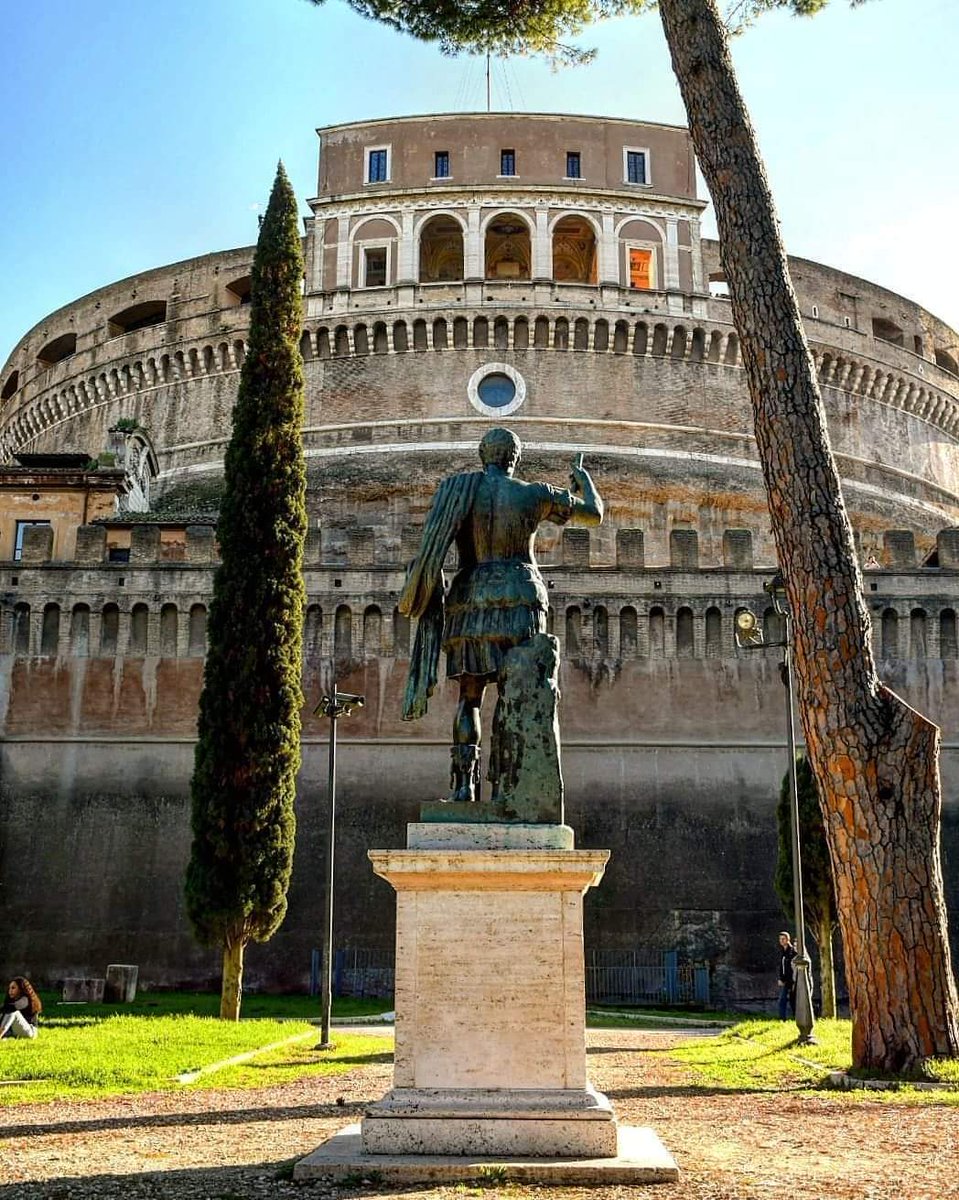 RomaCaputTour's tweet photo. Un inizio anno carico di #bellezza e #cultura in un luogo simbolo della #Roma Antica e Papale 😉
📌Visita a #CastelSant'Angelo con #ingressogratuito
Domenica 1 Gennaio 11.00 👍Posti ancora disponibili
info@romacaputour.it
https://t.co/r1OAYnIYwf
#domenicalmuseo https://t.co/2UzKQynXGM
