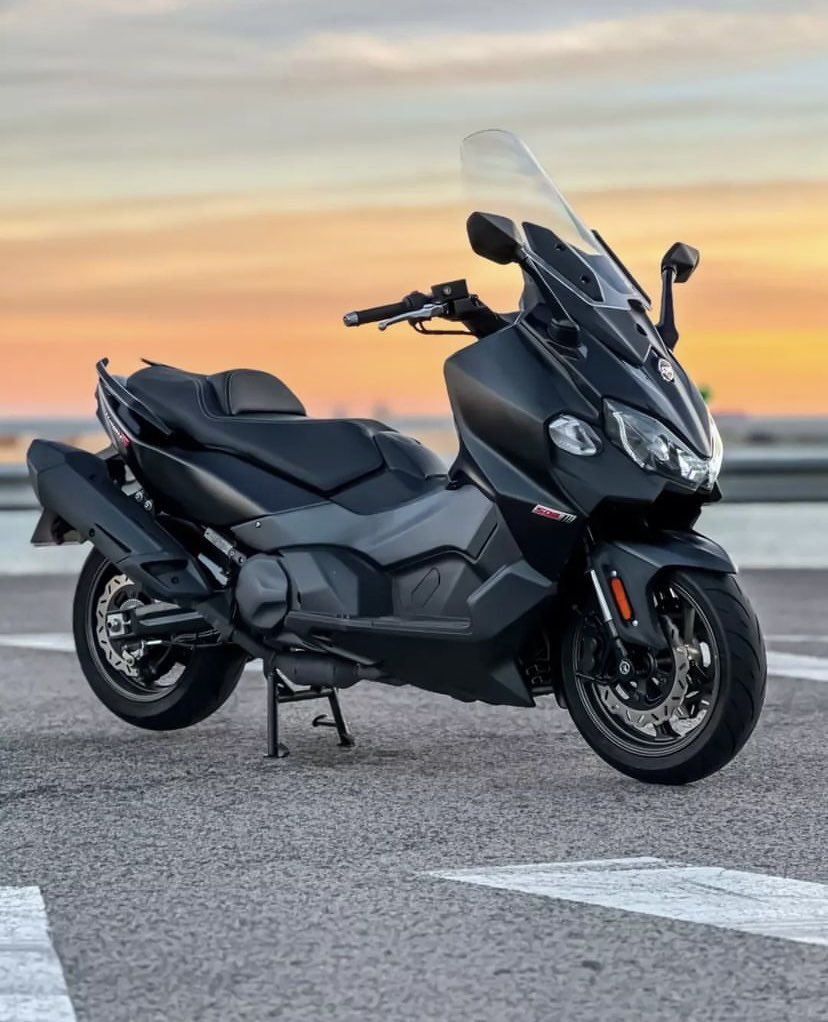 miferso's tweet photo. Solo un maxiscooter como el Maxsym TL 508 te ofrece toda la polivalencia de un uso diario para ir a la oficina y la deportividad para realizar rutas largas los fines de semana 🚀🚀🚀
#sym #scooter #motorbike #maxsymtl #miferso #santander #cantabria #maxiscooter https://t.co/E7TUT8NHZB