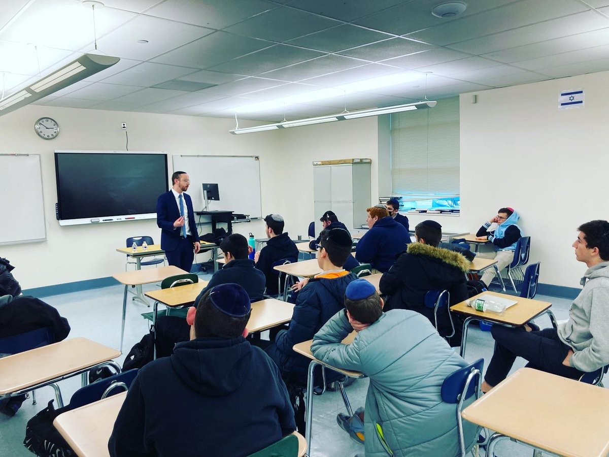 We were lucky to welcome Rabbi Elliot Schreier, Rav of Congregation Bnai Yeshurun, to speak to us this week. Rabbi Schrieber used personal experiences to teach us advocacy strategies and highlighted the importance of viewing both sides of an argument when advocating for Israel.
