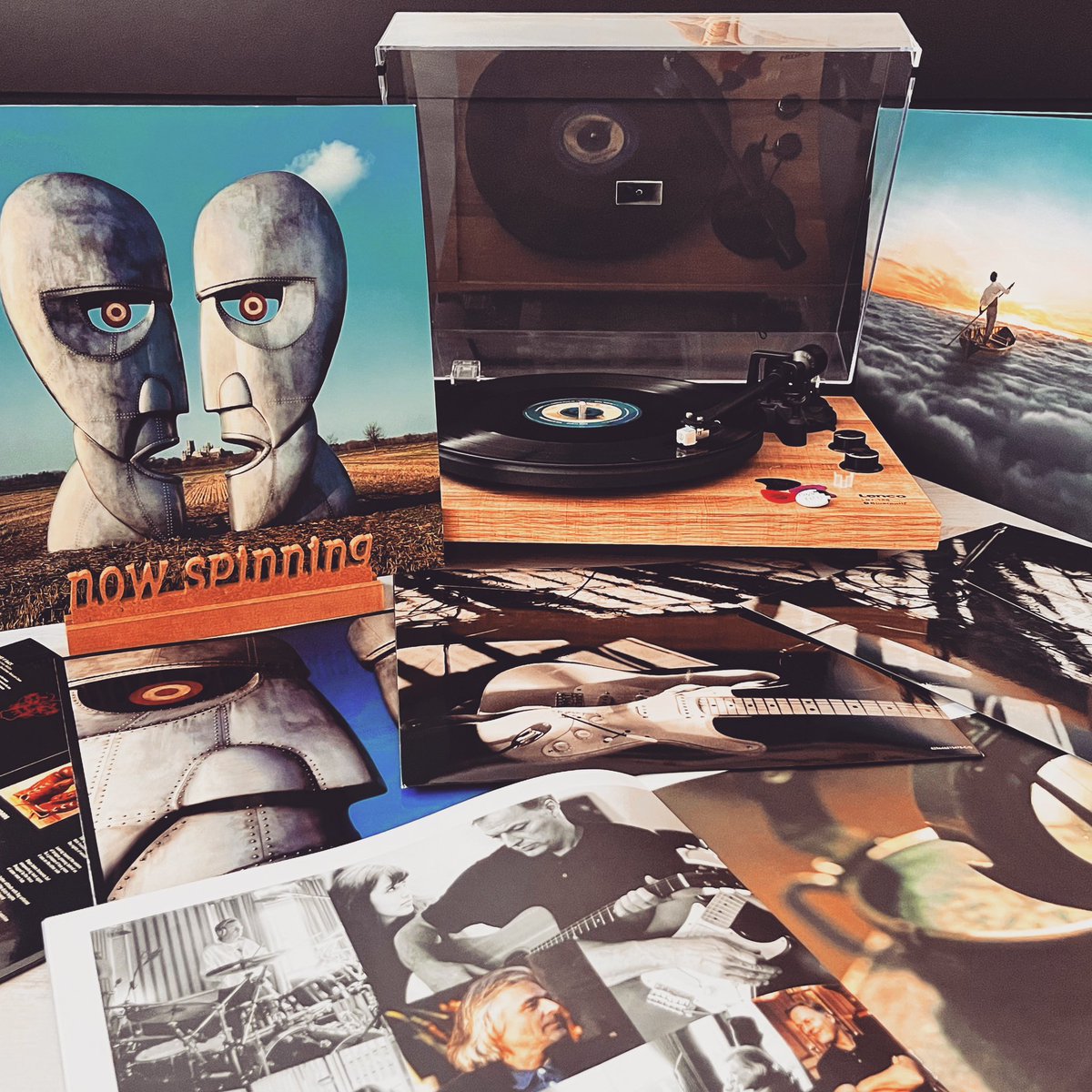 kingovaa_'s tweet photo. #NowSpinning The Division Bell 🎧🎶 #PinkFloyd #Rockmusic #vinylcollection https://t.co/GSJMq7BIuo