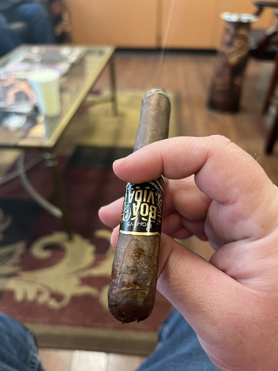 paynejames's tweet photo. Tried @ochocinco cigar line today. Waited entirely too long, legit stick. Already looking forward to my next. https://t.co/10rBIIndB2
