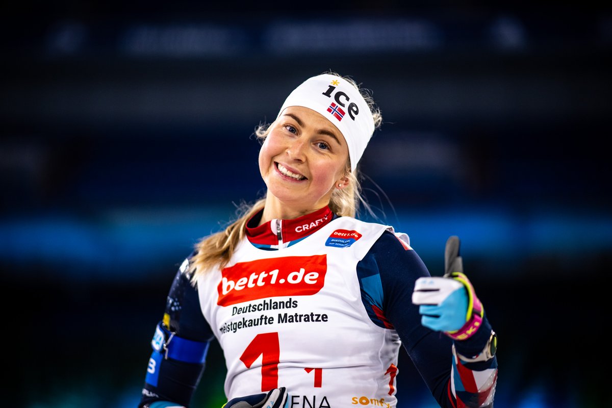 Biathlon auf Schalke tweet media