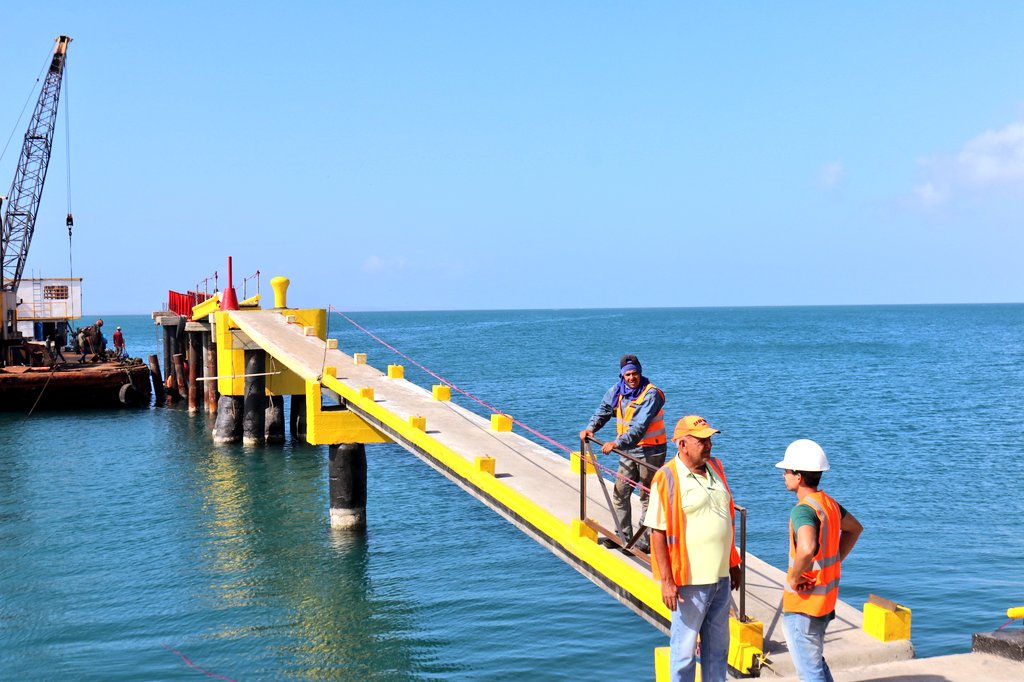 #DeInterés📲 En el marco del venidero arribo del crucero "AMADEA", Gerente General de Infraestructura realiza inspección de los avances de las obras en ejecución del <a href="/puerto_guamache/">Puerto Internacional El Guamache</a> 👏🏻🇻🇪🚢 ¡Vamos rumbo a la Venezuela Potencia! #28Dic #VenezuelaProspera