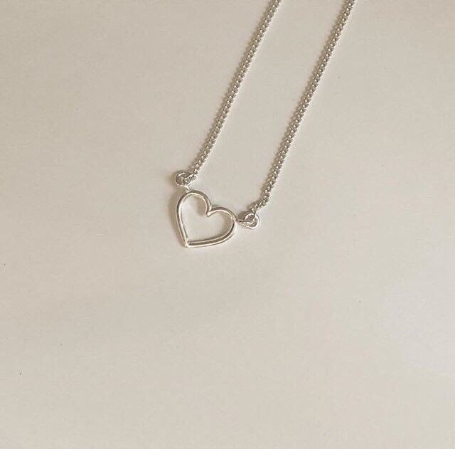 taeoeillet's tweet photo. ⠀
pequeño ser que en todo este tiempo no ha soltado mi malo, me ha tenido en el presente y agradeciendo por mi futuro, lo amo como si no hubiera otro día, como si el ayer solo tendría un minuto, lo amo tanto que hasta verlo dormido me hace temblar el corazón con tanto amor.
⠀⠀ https://t.co/jMJYkLlc3l