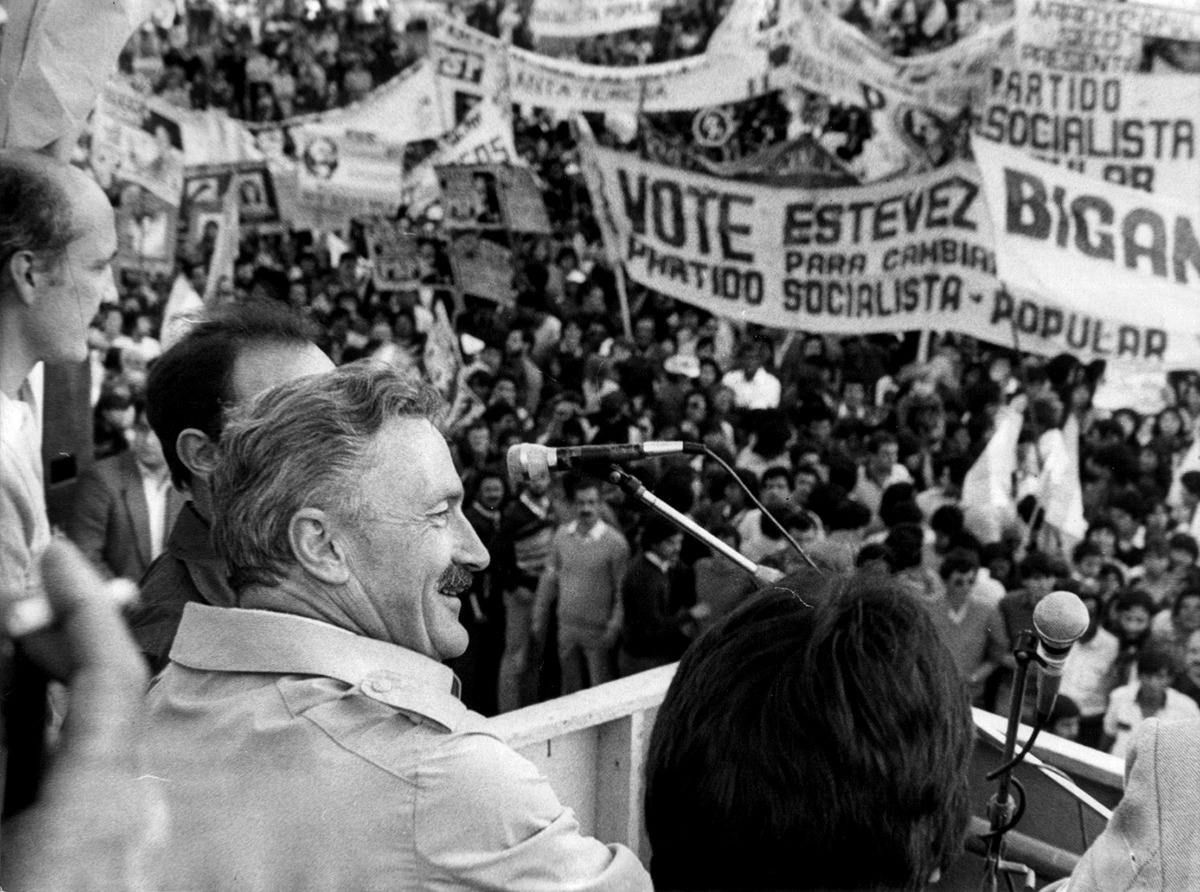 MonicaFein's tweet photo. A 92 años de su nacimiento recordamos Guillermo Estévez Boero. 
Un compañero que dejó una huella imborrable, como líder político y constructor de nuestra organización.
Sus ideas y sus valores nos siguen guiando en este camino de militancia ✊🏼 🌹 https://t.co/gX4nFMucgH