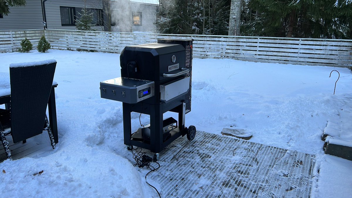 AntSirk's tweet photo. @Masterbuilt Up and running! https://t.co/TdOgqX9sBb