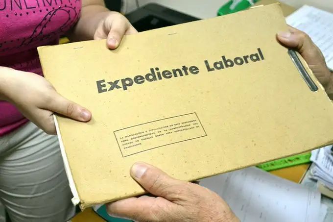 TaniaRo68011422's tweet photo. El expediente laboral es la base para la jubilación, el trabajador debe revisarlo como mínimo una vez al año. El trabajador debe exigir a su empleador este derecho.
@Conavil_ECM #LatirAvileño #CiegodeAvilla https://t.co/uew6WuTAZ0