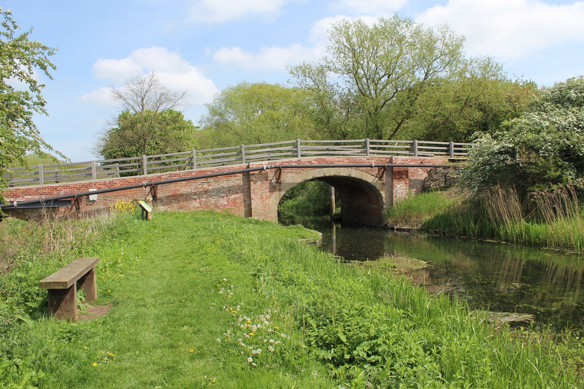 BridgesCanal's tweet photo. Hagg Bridge .. Pocklington Canal #EastRidingofYorkshire #SuttonUponDerwent @CanalRiverTrust #canalbridge #canalwalk https://t.co/oeDmVjnifo