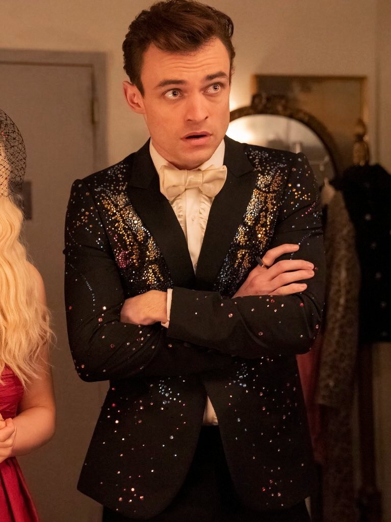 dohertyarchive's tweet photo. New still of Thomas Doherty as Max Wolfe from tomorrow's episode of #GossipGirl https://t.co/eFw9EYe4zk
