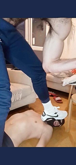 https://t.co/izNSvWsOtE Can u feel my strength through the screen? This slave @FootLnd felt it.  @AlphaMaleWorld1<a href="/tag/findom"class="tags"><span>#findom</span></a><a href="/tag/footdom"class="tags"><span>#footdom</span></a><a href="/tag/socksworship"class="tags"><span>#socksworship</span></a>